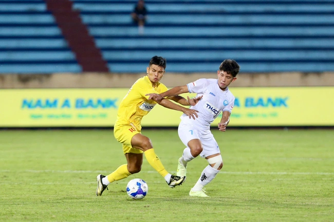 BLV Vũ Quang Huy: “Chờ bước chuyển mình thật sự của V-League” - Ảnh 1.